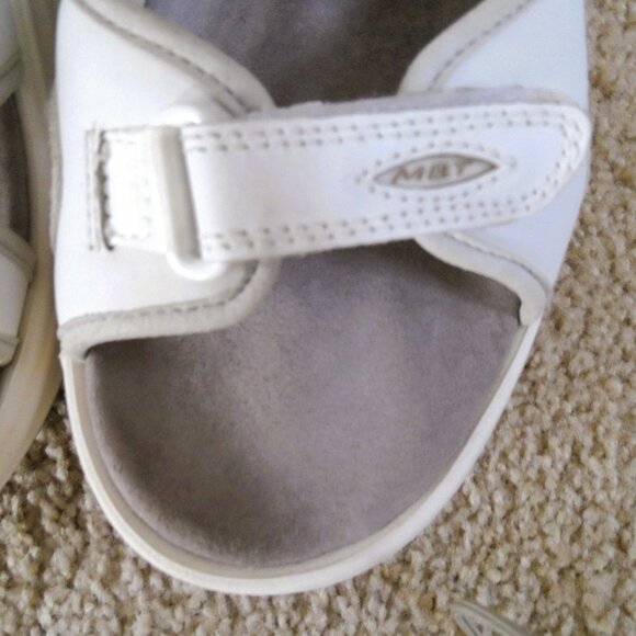 Mbt Kisumu White Sandals - 9/9.5 - Picture 3 of 11